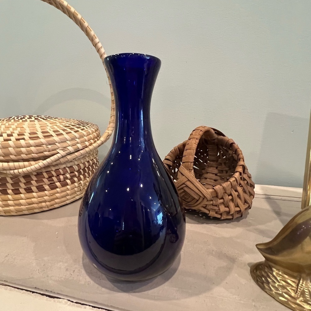 HAND BLOWN 8” COBALT BLUE VASE - Picture 6 of 6